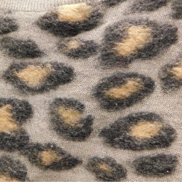 🦋 Moth Gray Leopard Print Sweater - Picture 8 of 11